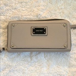 Nine West wallet